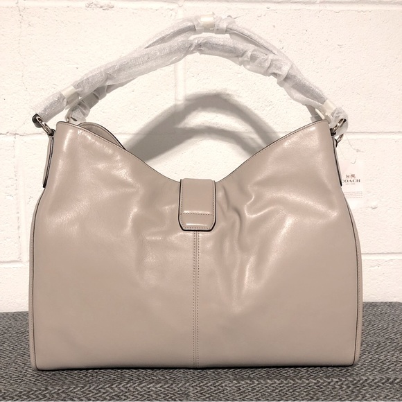 Coach Carlyle Shoulder Bag in Smooth Leather (NWT) - Picture 3 of 8